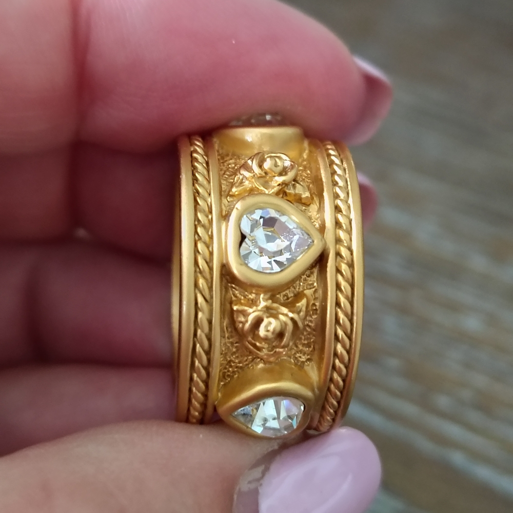 Elizabeth Arden Gold Ring with Clear Gems